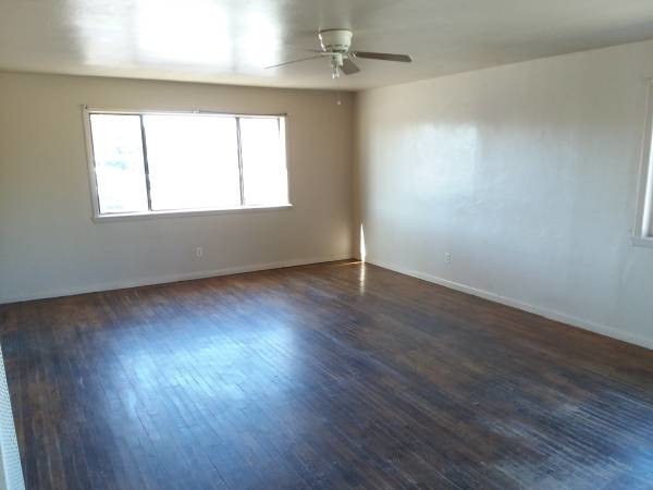 Building Photo - 922 Walnut Dr