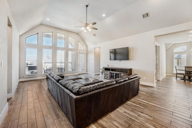 Foto del edificio - 505 Trout River Rd