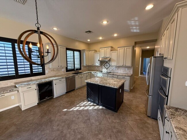 Foto del edificio - Beautiful 6 Bedroom - 4 Bath w/Private Poo...