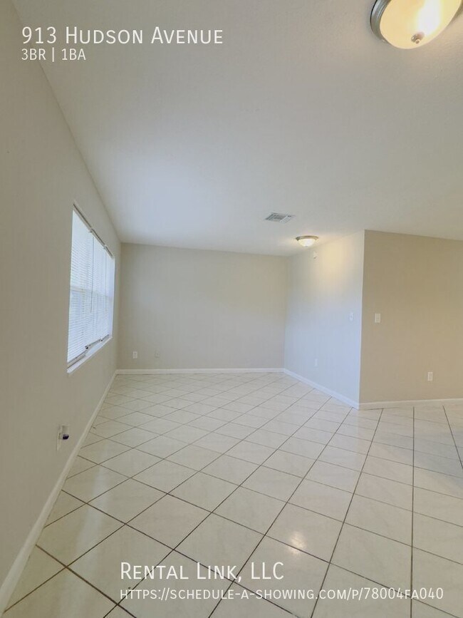 Foto del edificio - Charming 3-Bedroom Home in Lehigh Acres – ...