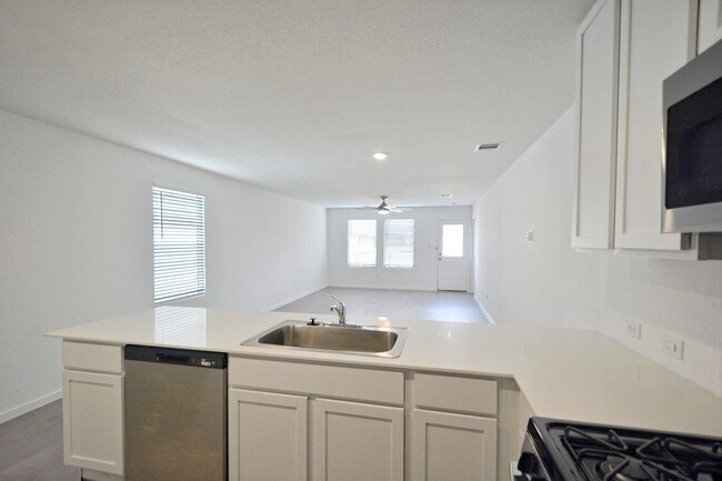 Building Photo - 3744 Axis Hl St