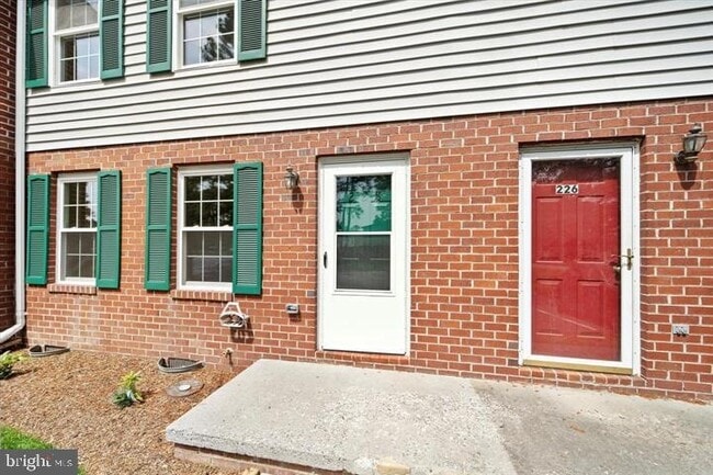 Building Photo - 228 Carroll Dr