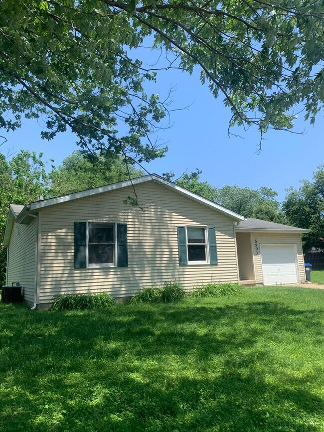 Foto del edificio - (June 2024) Great quiet neighborhood — 3 b...