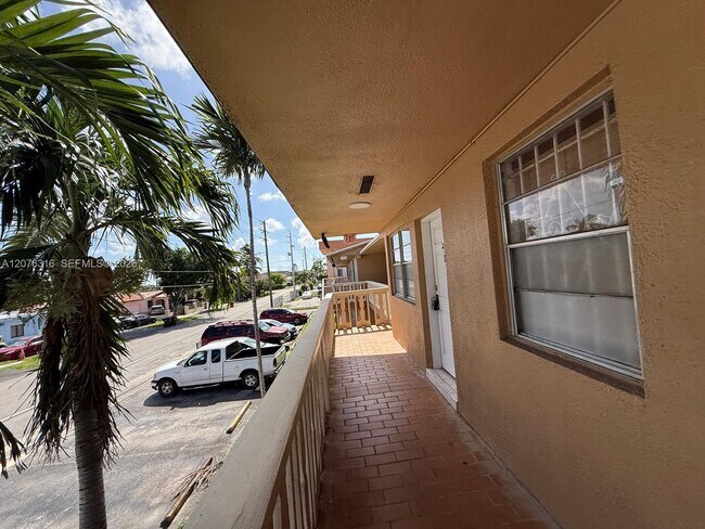 Building Photo - 1154 W 35th St