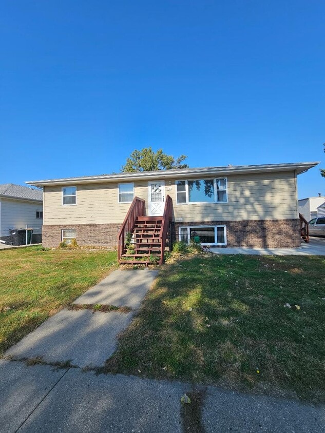 Primary Photo - 808 W Sweet Ave