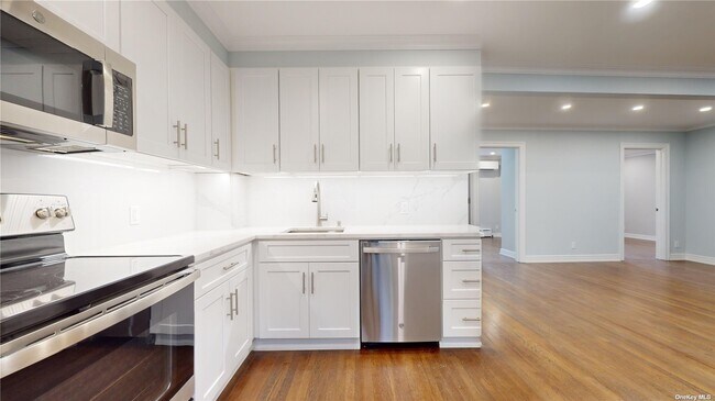 Foto del edificio - 1880 Hutchinson Riv Pkwy