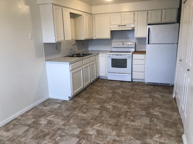 Kitchen - 310 W Terry St