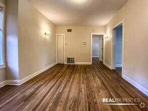 Building Photo - 4036.5 N Ashland Ave