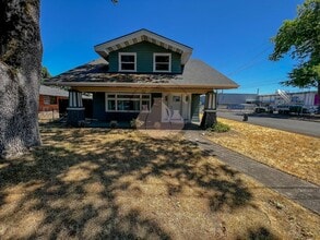 Building Photo - 1192 16th St SE