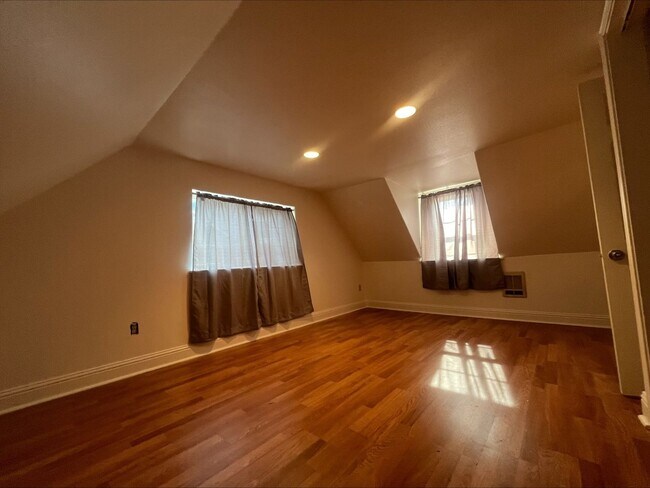 Foto del edificio - 528 NE Washington Ave