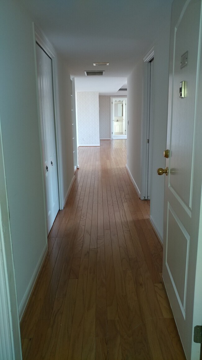 Entry way from Front door - 4240 Fulton Ave