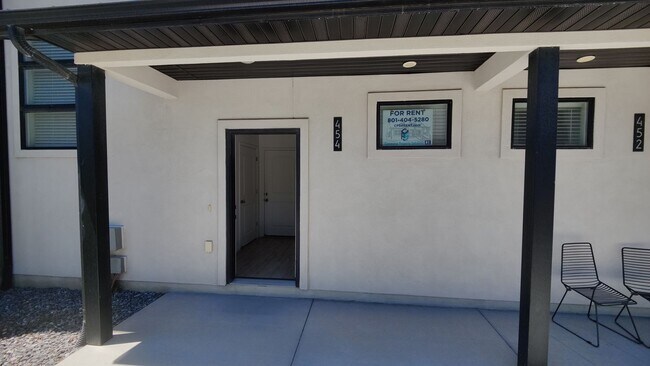 Building Photo - 2 Bedroom Townhome for Rent in AF!