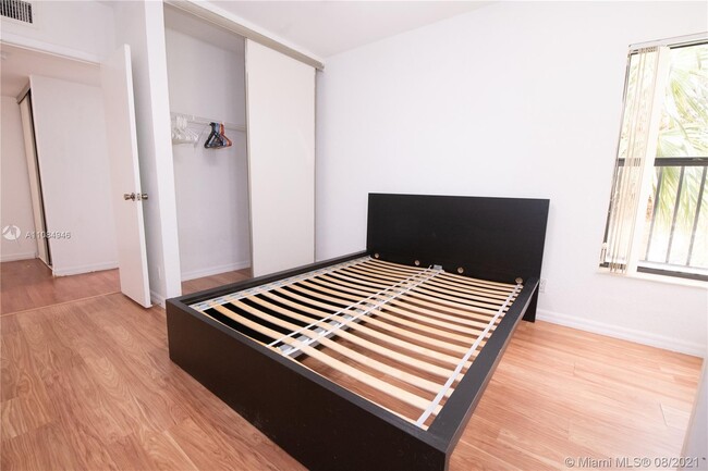 Foto del edificio - 3883 Coral Tree Cir