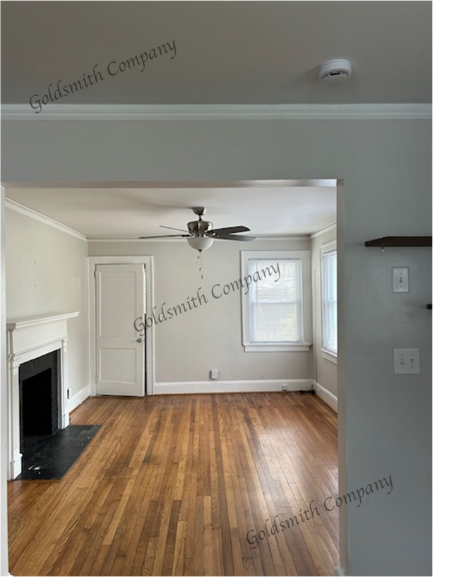 Building Photo - Bungalow Convenient to Augusta Road