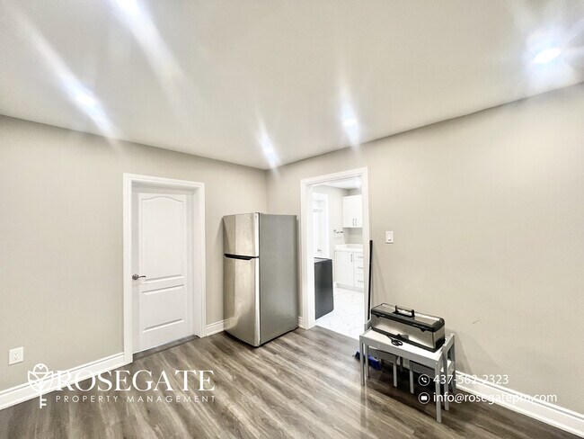 Photo du bâtiment - Pet-Friendly 2-Bedroom Apartment in Central Woodstock