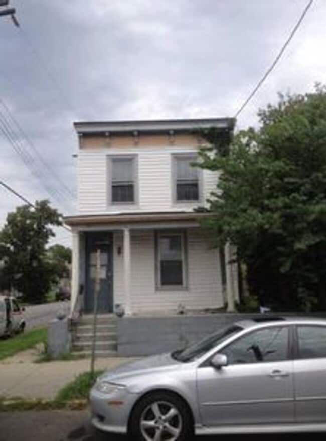 Building Photo - Roomy 3 bed 1.5 bath in Church Hill
