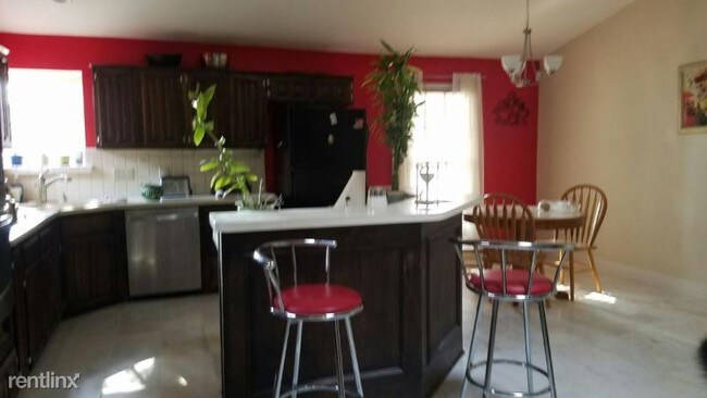 Foto del edificio - 3 br, 3 bath House - 708 Dove Cir