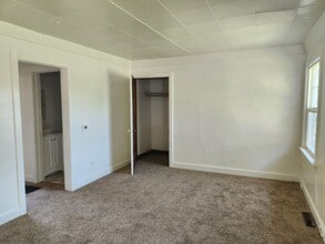 Building Photo - 410 S Queen Ann Blvd