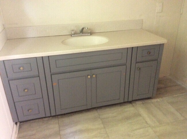 Foto del edificio - 2 bedroom home available in Rockford