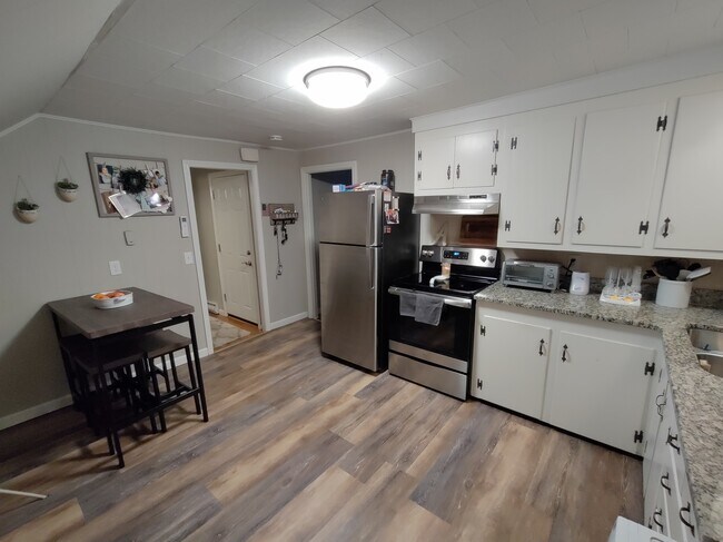 Foto del edificio - 338 Newport Ave