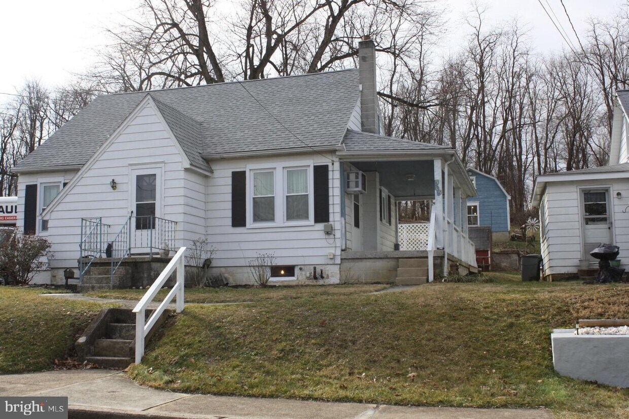 505 N Walnut St, Mount Holly Springs, PA 17065 House Rental in Mount