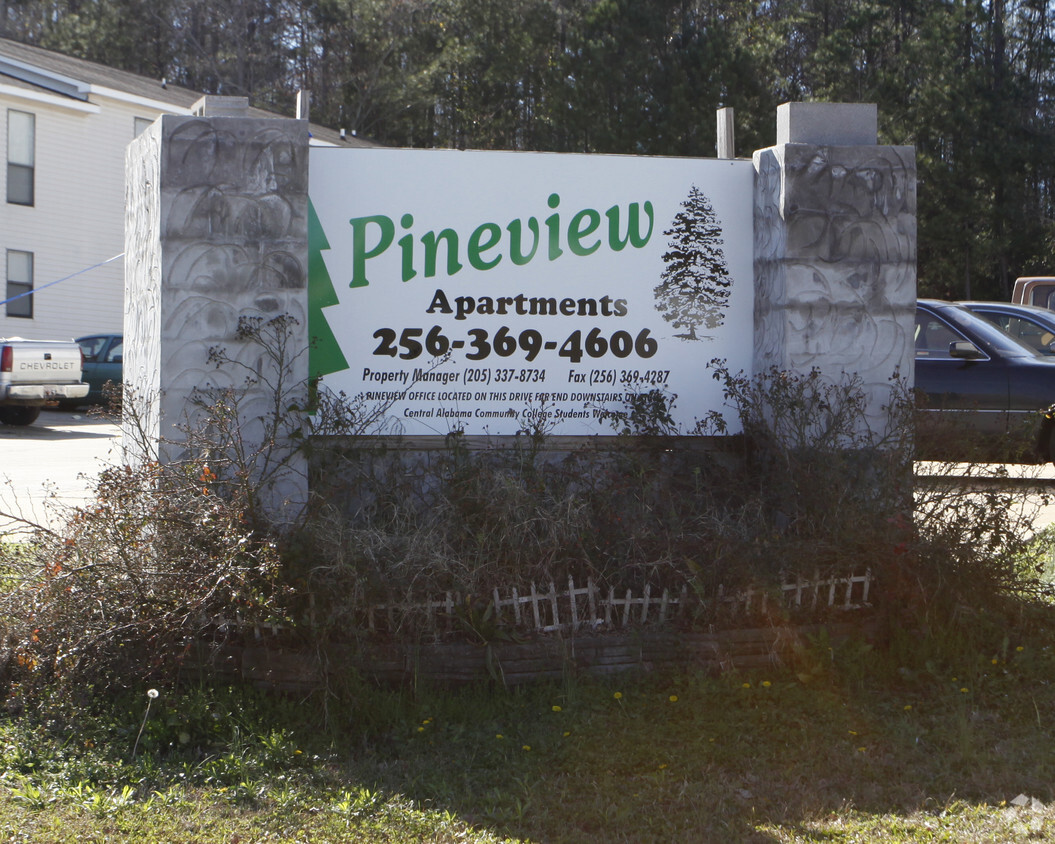 Signage - Pineview Apartments