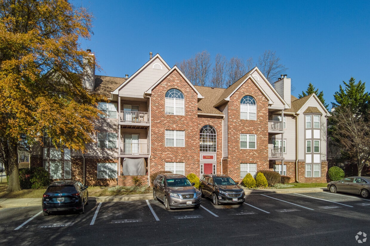 Lakepointe at Town Center Condominiums Apartments in Upper Marlboro