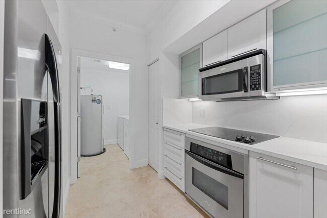 Building Photo - 3 br, 2 bath House - 225 NE 1st St Apt 311