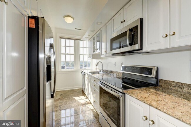 Building Photo - 2229 Bancroft Pl NW