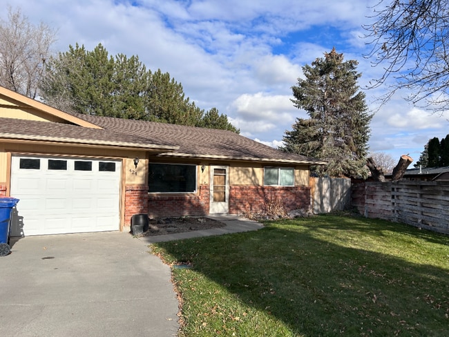 Building Photo - 424 Forest Vale Cir