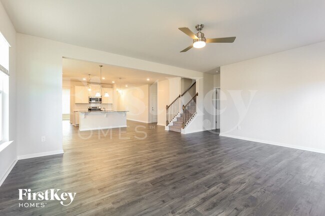 Foto del edificio - 565 Hillpark Ln