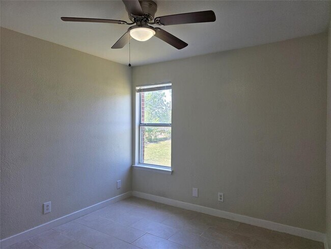 Foto del edificio - 2200 Katy Ln