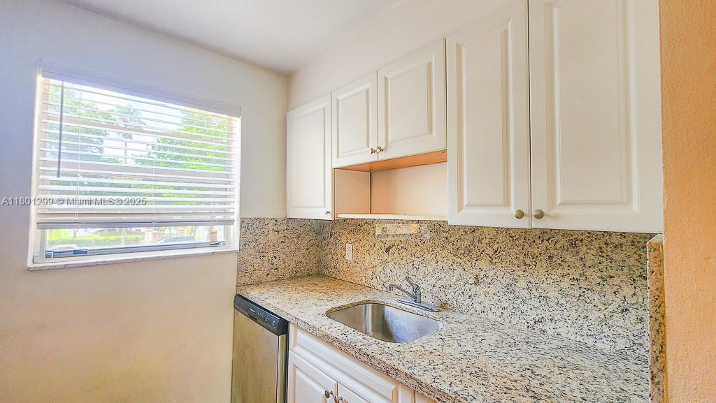 Foto principal - 11 Edgewater Dr