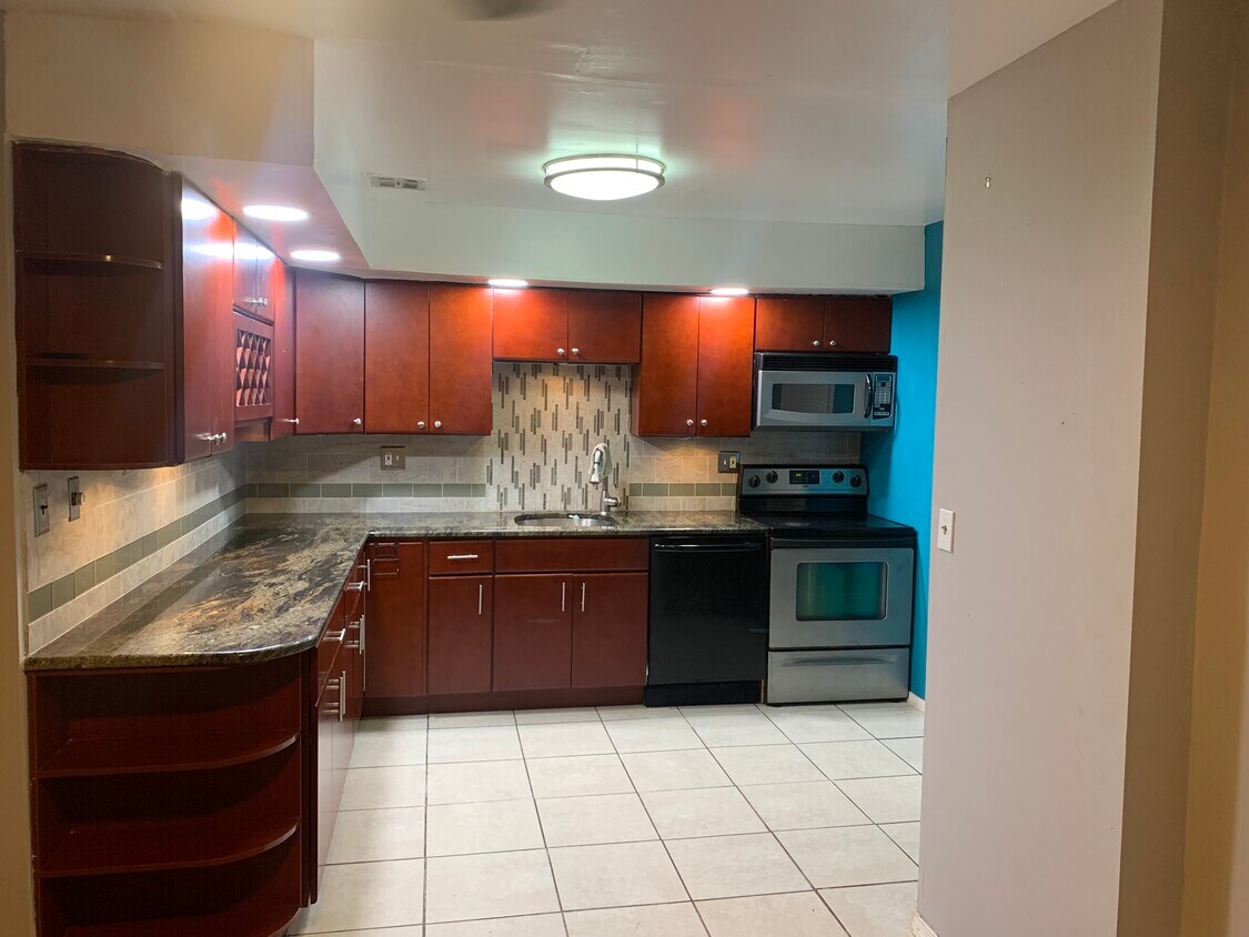 Foto principal - 4000 Gypsy Ln
