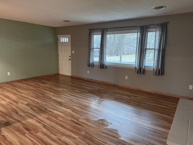 living room - 304 Madison St