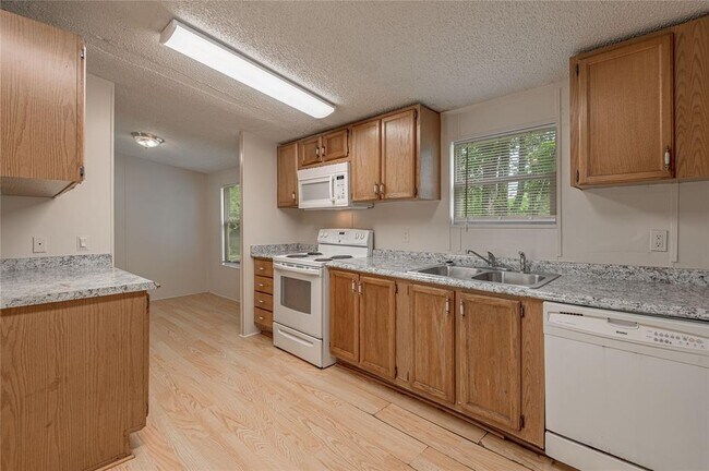 Building Photo - 1323 Avenue E