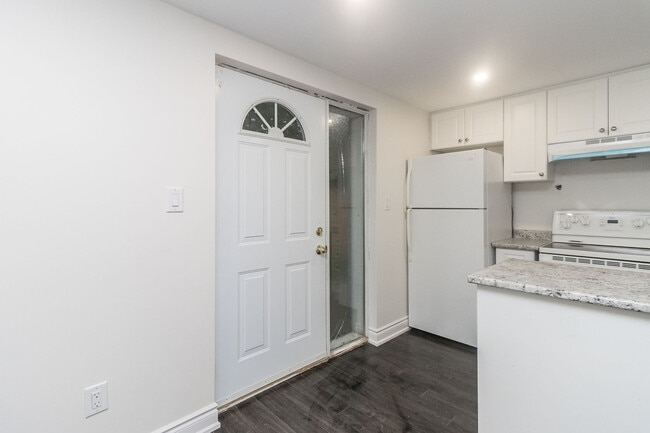 Building Photo - 7 Pipestone Pl