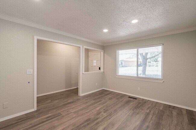 Foto del edificio - Newly renovated 3 bed, 2 bath! Great locat...