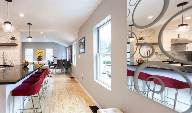 Foto del edificio - 136 Topsfield Rd