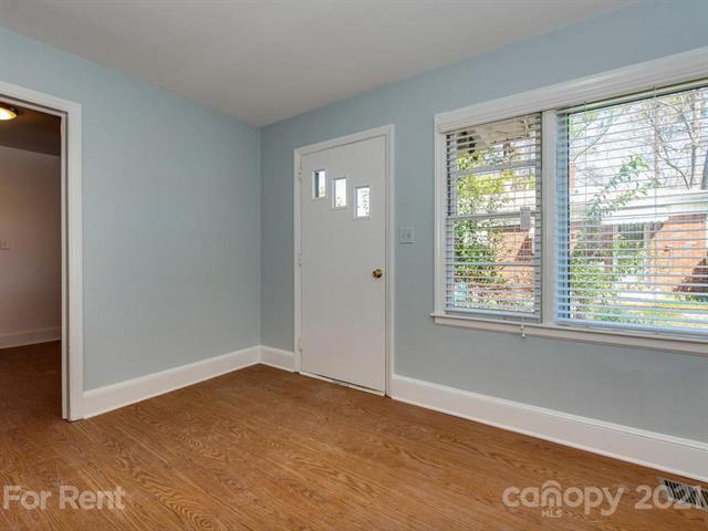 Building Photo - 943B Norland Rd