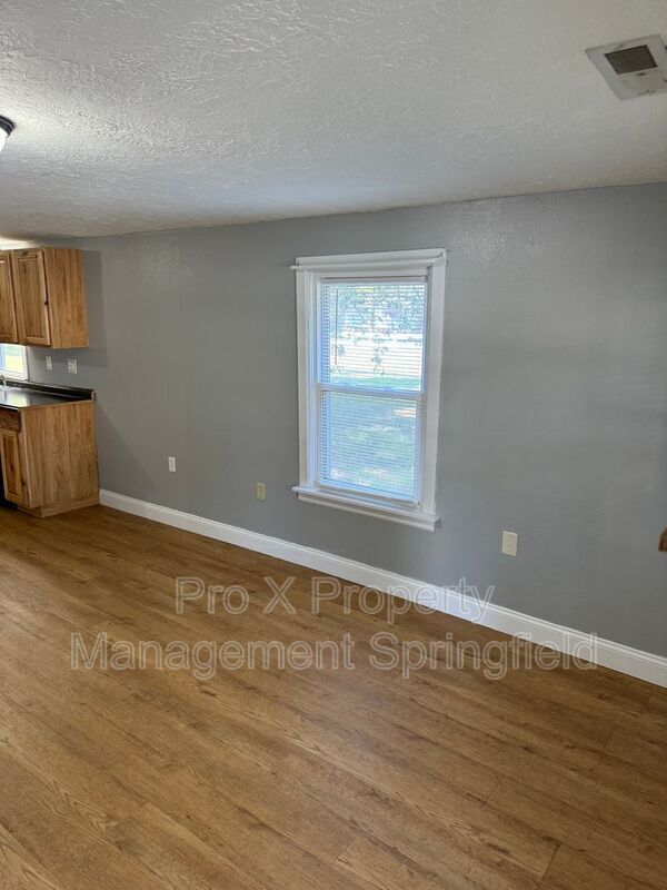Building Photo - 801 S Golden Ave