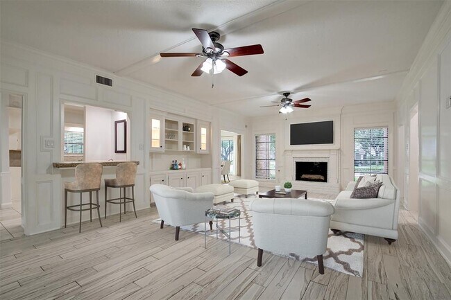 Building Photo - 931 Daria Dr