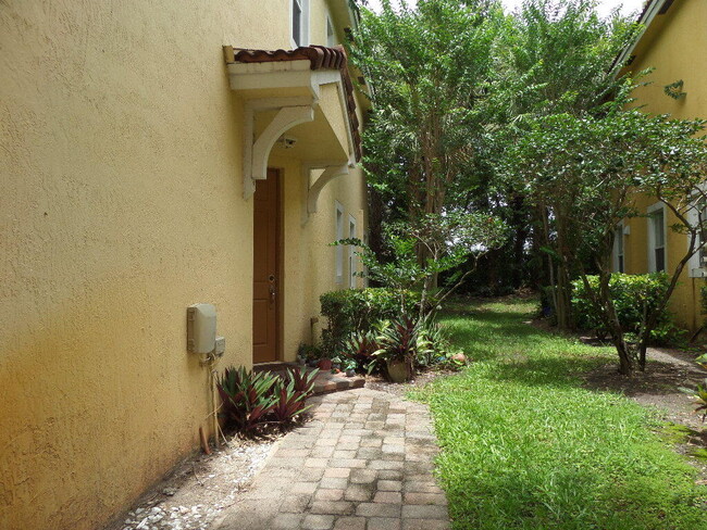 Building Photo - 829 Pipers Cay Dr