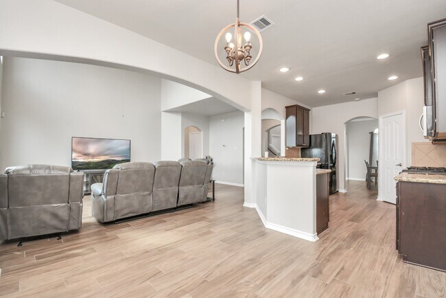 Foto del edificio - 2703 Lakecrest River Dr