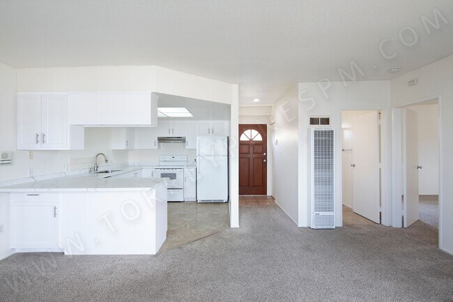 Building Photo - 4882 Niagara Ave