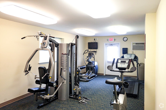 Fitness Center - Willow Run Apartments