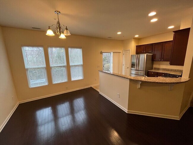 Foto del edificio - 8367 Hollister Hills Dr