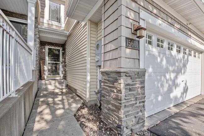 Building Photo - 15601 Lilac Dr