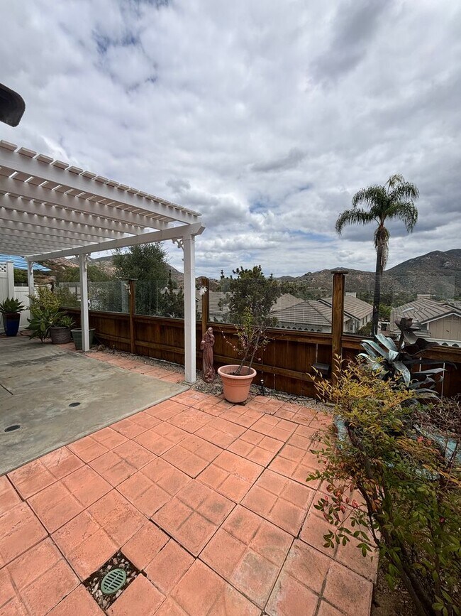 Foto del edificio - 2 Bedroom 2 Bathroom Condo Living in Great Community Located At West Village Of Singing Hills HOA.