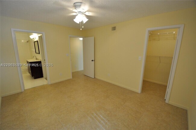 Foto del edificio - 3473 NW 44th St